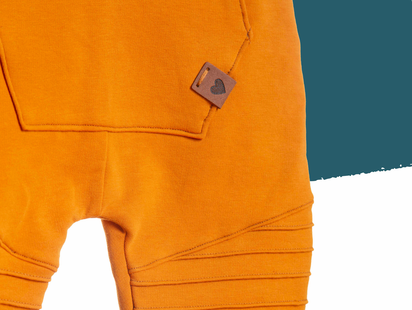 HosenLiebe „Senfgold“ – handgemachte Kinderhose aus Sweat